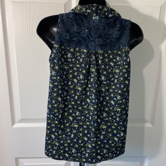 Simons twik button down blouse - Picture 2 of 6